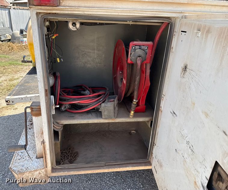 image for item GH9330 2011 Ford F550 Super Duty utility / service truck