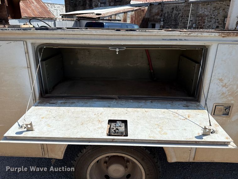 image for item GH9330 2011 Ford F550 Super Duty utility / service truck