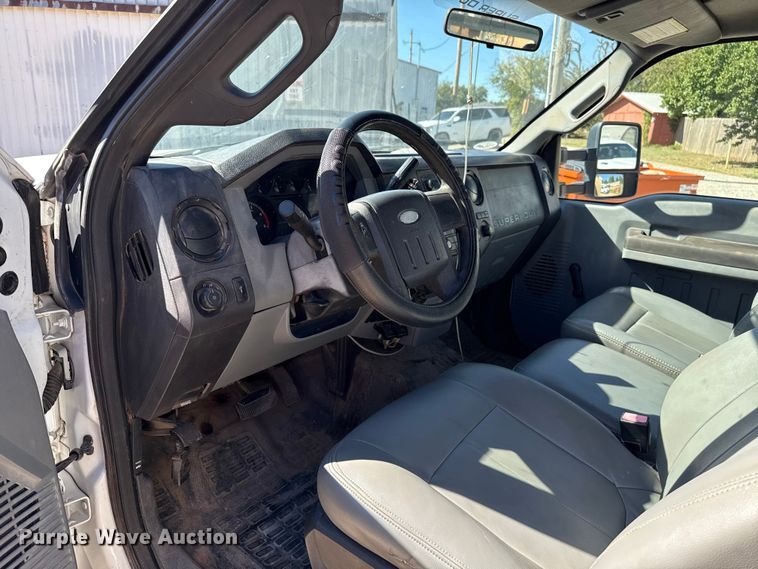 image for item GH9330 2011 Ford F550 Super Duty utility / service truck