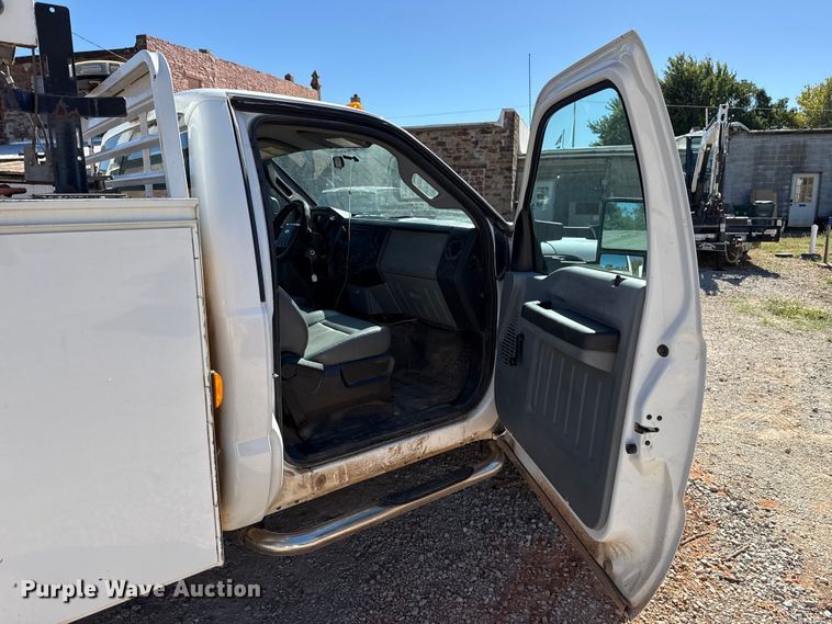 image for item GH9330 2011 Ford F550 Super Duty utility / service truck
