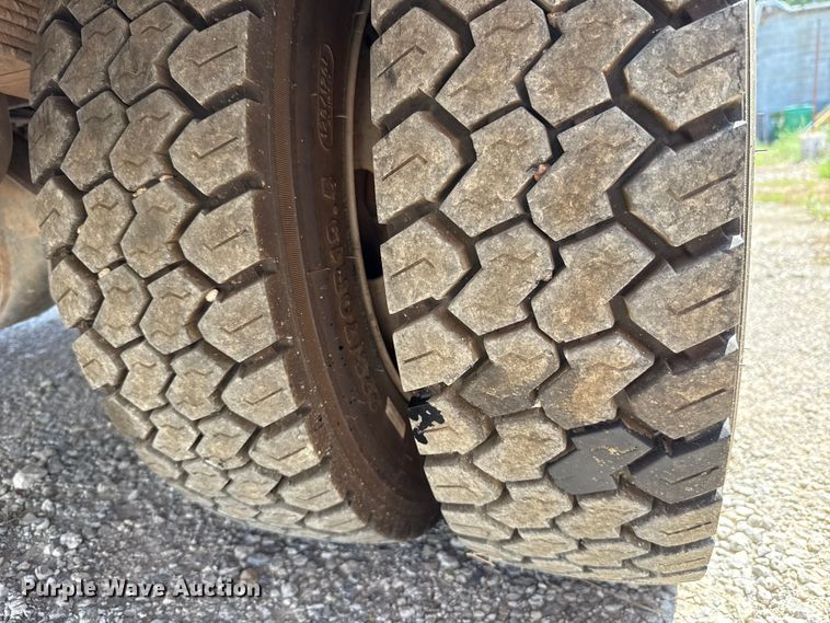 image for item GH9330 2011 Ford F550 Super Duty utility / service truck