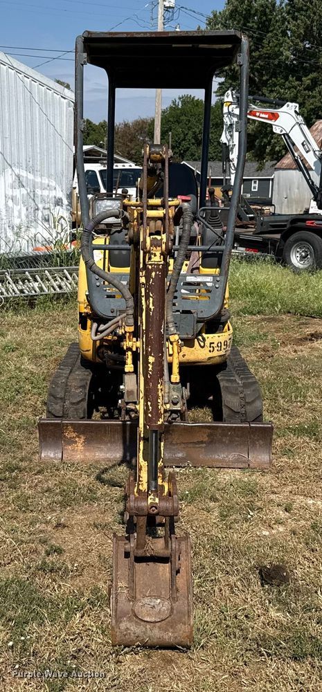 EXCAVADORA KOMATSU PC15MR1