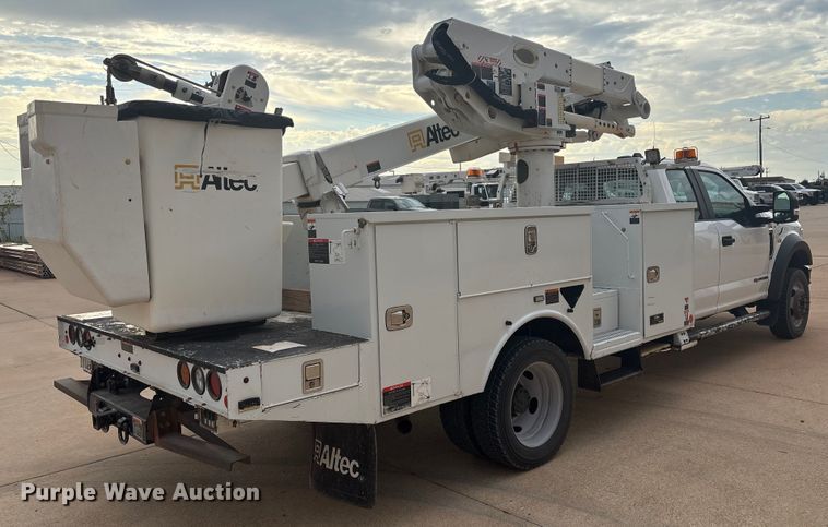 CAMIóN CON CANASTILLA 2020 FORD ALTEC