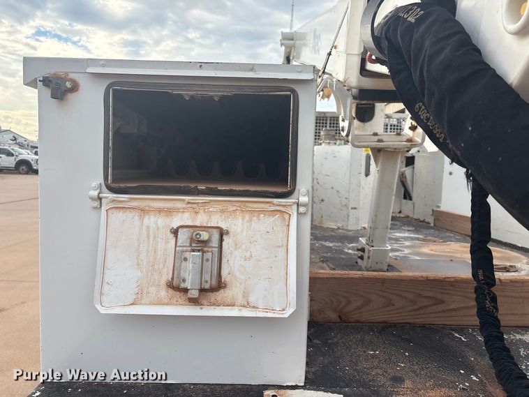 image for item GH9363 2020 Ford F550 SuperCab bucket truck