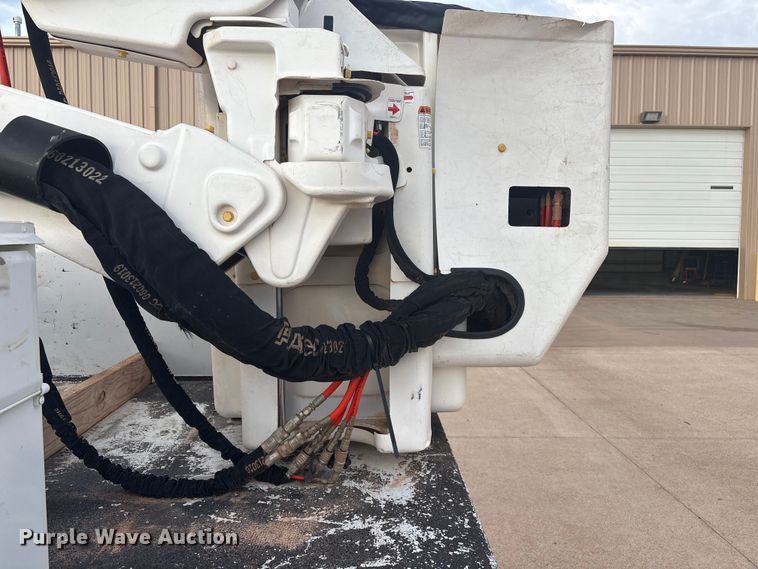 image for item GH9363 2020 Ford F550 SuperCab bucket truck