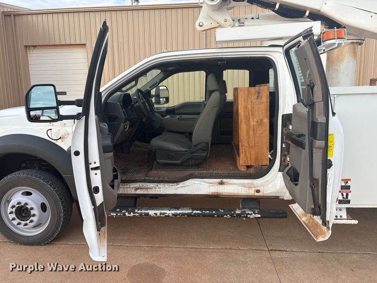 image for item GH9363 2020 Ford F550 SuperCab bucket truck