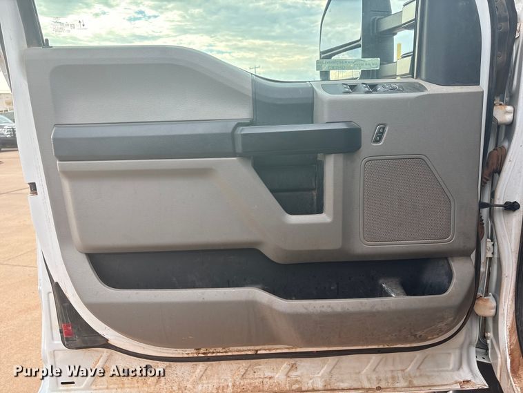 image for item GH9363 2020 Ford F550 SuperCab bucket truck