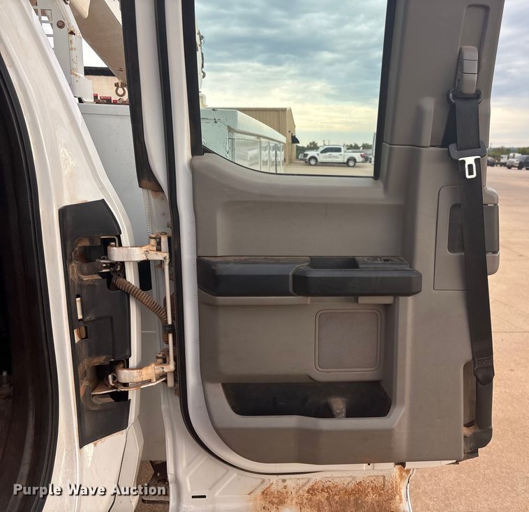 image for item GH9363 2020 Ford F550 SuperCab bucket truck