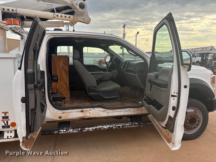 image for item GH9363 2020 Ford F550 SuperCab bucket truck