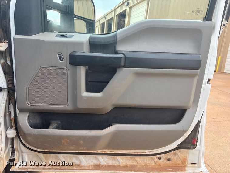 image for item GH9363 2020 Ford F550 SuperCab bucket truck