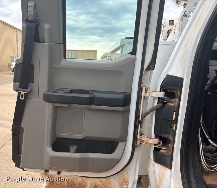 image for item GH9363 2020 Ford F550 SuperCab bucket truck