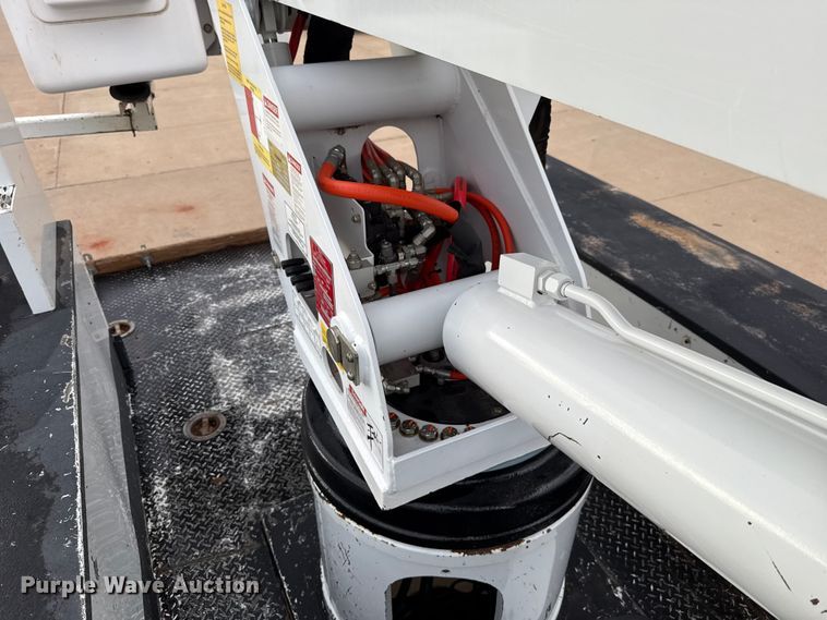 image for item GH9364 2018 Freightliner M2 bucket truck