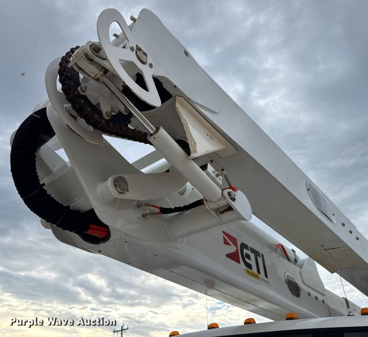 image for item GH9364 2018 Freightliner M2 bucket truck