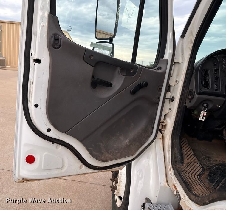 image for item GH9364 2018 Freightliner M2 bucket truck