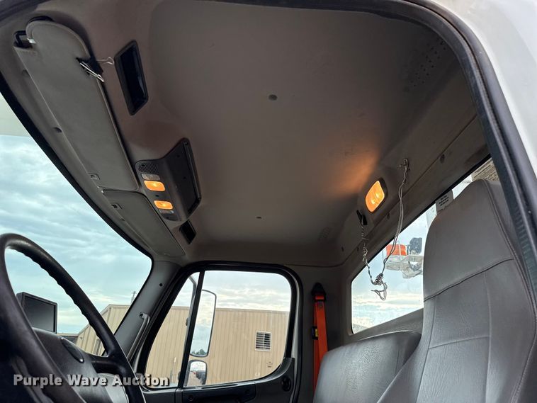 image for item GH9364 2018 Freightliner M2 bucket truck