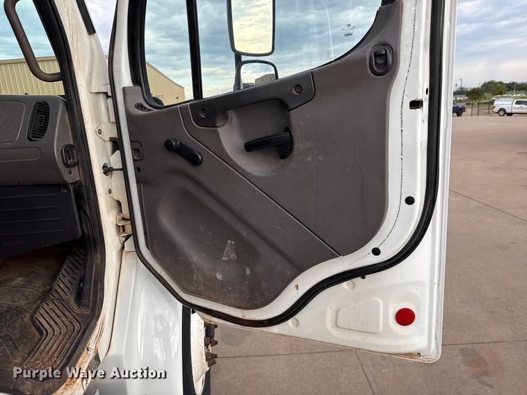 image for item GH9364 2018 Freightliner M2 bucket truck