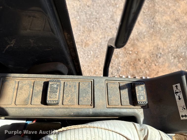 image for item GH9382 2012 Hitachi ZX200LC-3 excavator