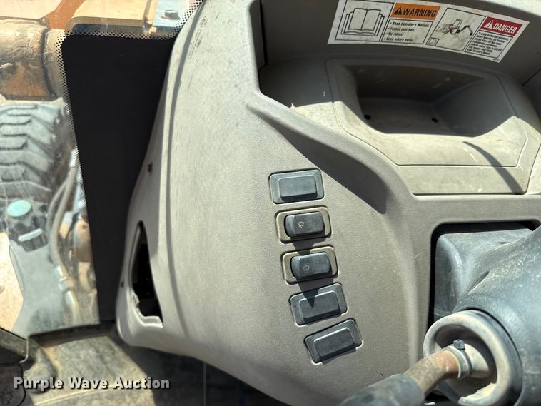 image for item GH9389 2013 Case 580 Super N backhoe