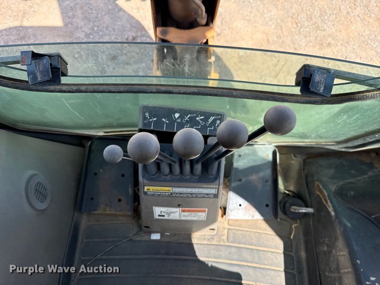 image for item GH9389 2013 Case 580 Super N backhoe