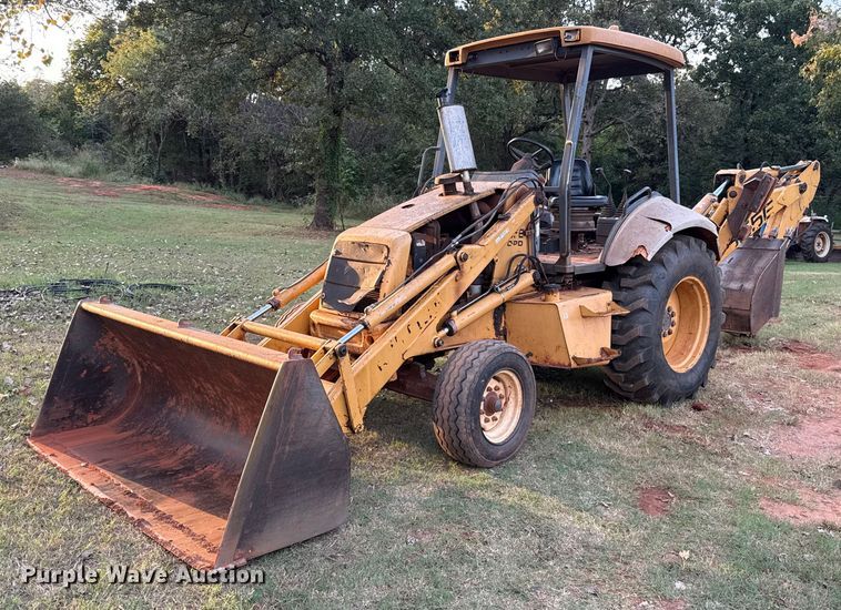 RETROEXCAVADORA 1998 NEW HOLLAND 555E