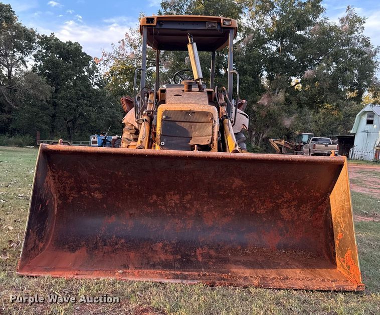 RETROEXCAVADORA 1998 NEW HOLLAND 555E