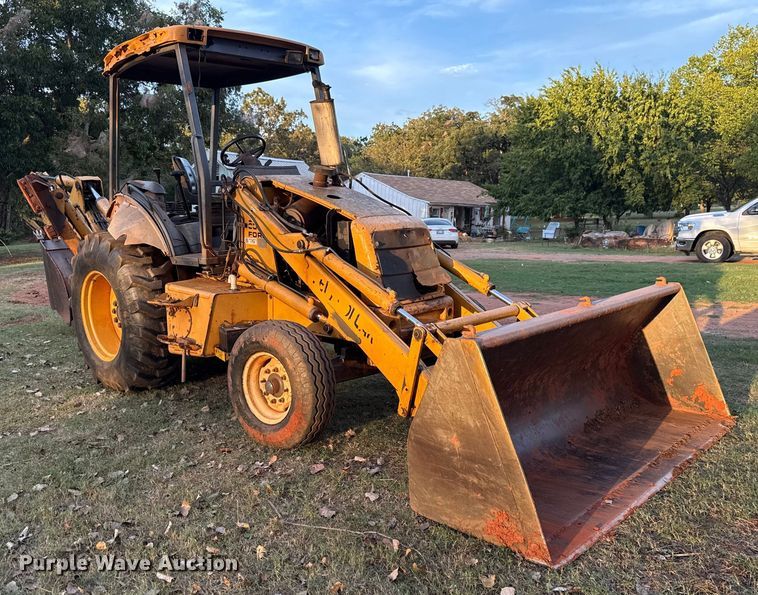 RETROEXCAVADORA 1998 NEW HOLLAND 555E