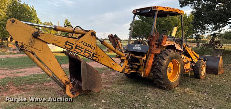 RETROEXCAVADORA 1998 NEW HOLLAND 555E