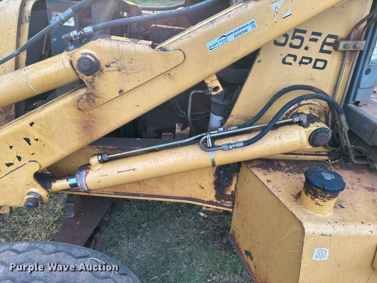 image for item GH9398 1998 New Holland 555E backhoe