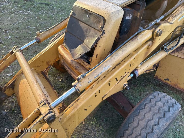 image for item GH9398 1998 New Holland 555E backhoe