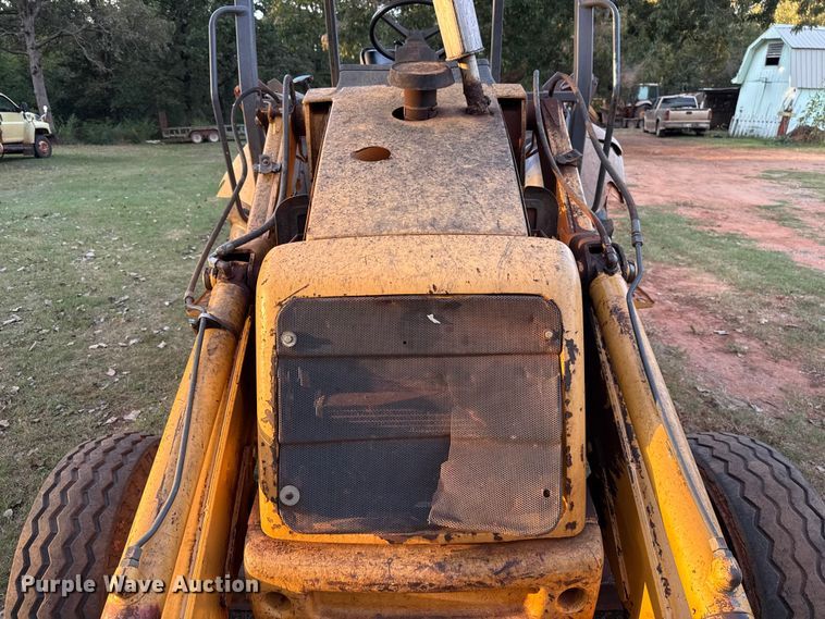 image for item GH9398 1998 New Holland 555E backhoe