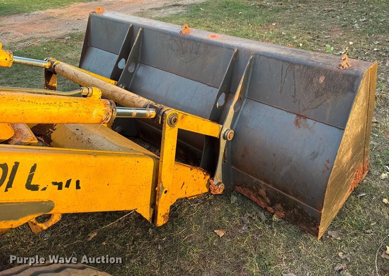 image for item GH9398 1998 New Holland 555E backhoe