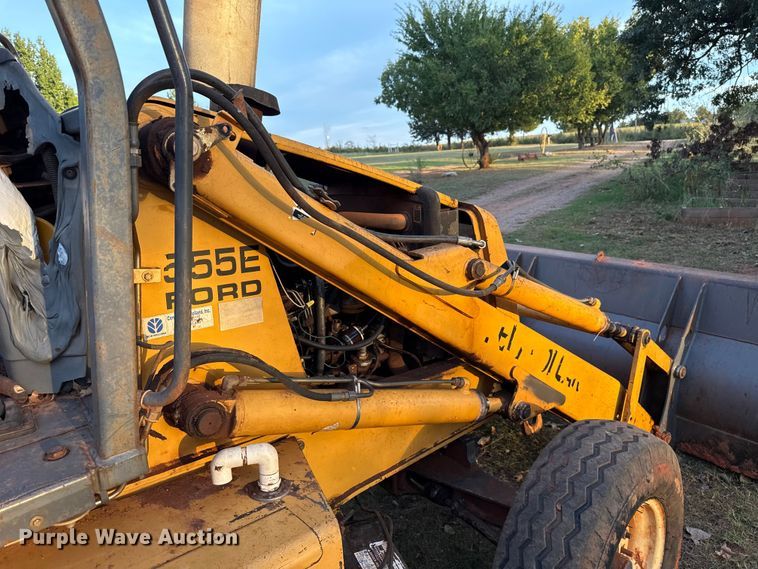 image for item GH9398 1998 New Holland 555E backhoe