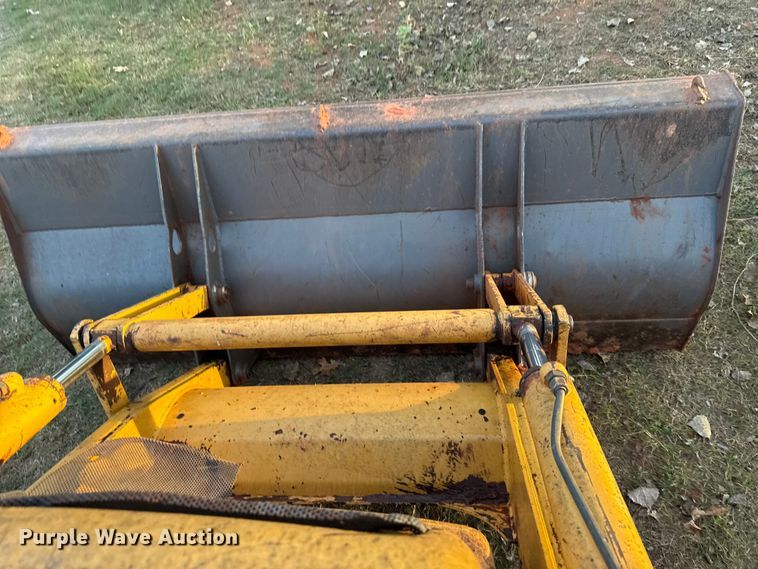 image for item GH9398 1998 New Holland 555E backhoe