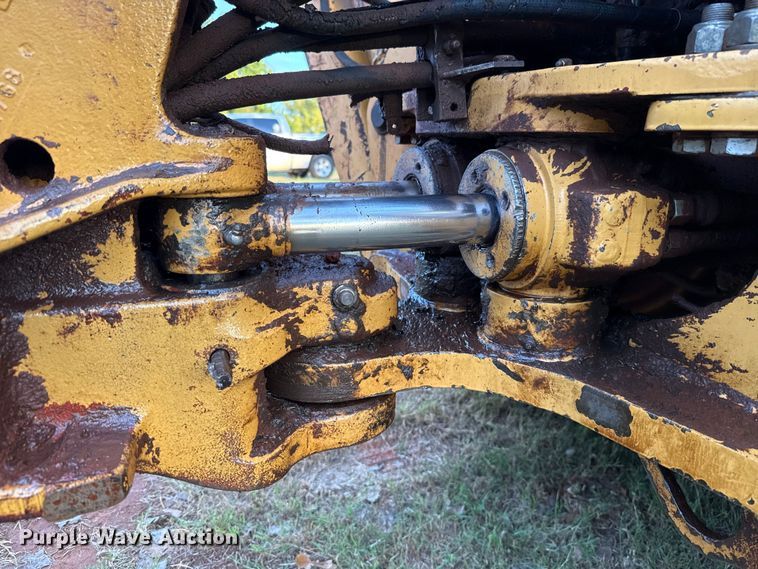 image for item GH9398 1998 New Holland 555E backhoe