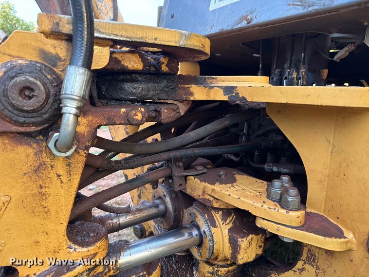 image for item GH9398 1998 New Holland 555E backhoe