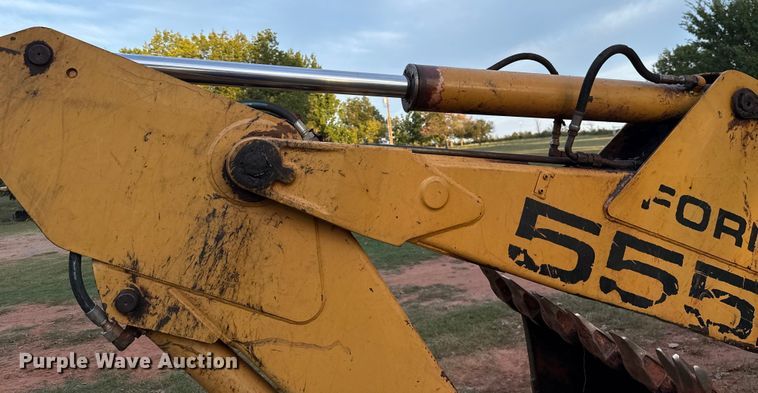 image for item GH9398 1998 New Holland 555E backhoe