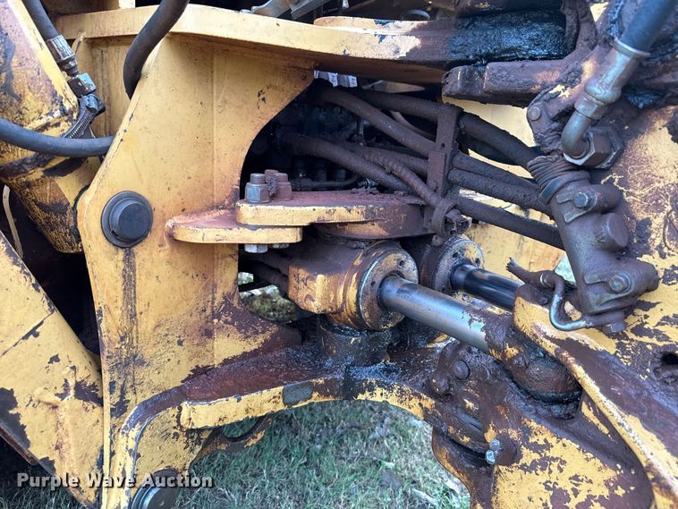 image for item GH9398 1998 New Holland 555E backhoe