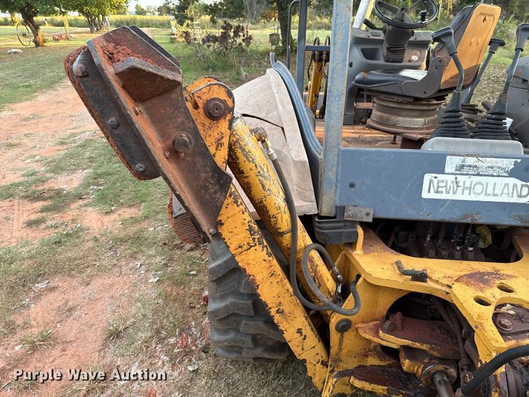 image for item GH9398 1998 New Holland 555E backhoe