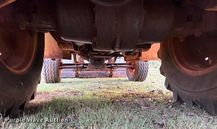 image for item GH9398 1998 New Holland 555E backhoe