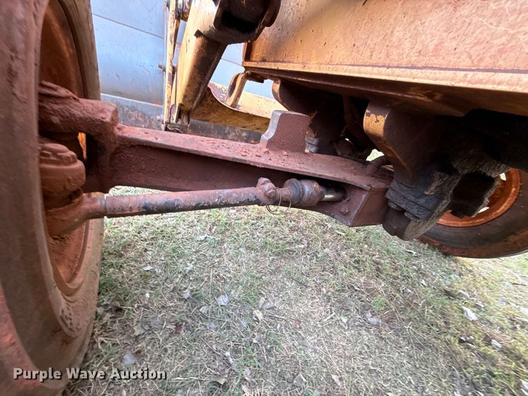 image for item GH9398 1998 New Holland 555E backhoe