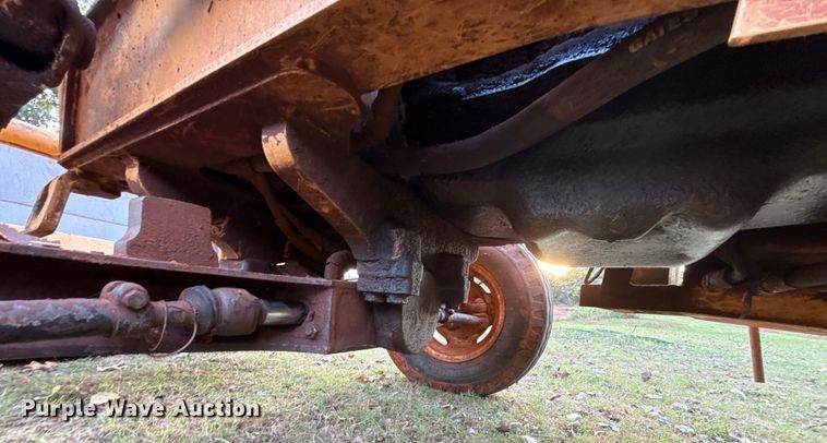 image for item GH9398 1998 New Holland 555E backhoe