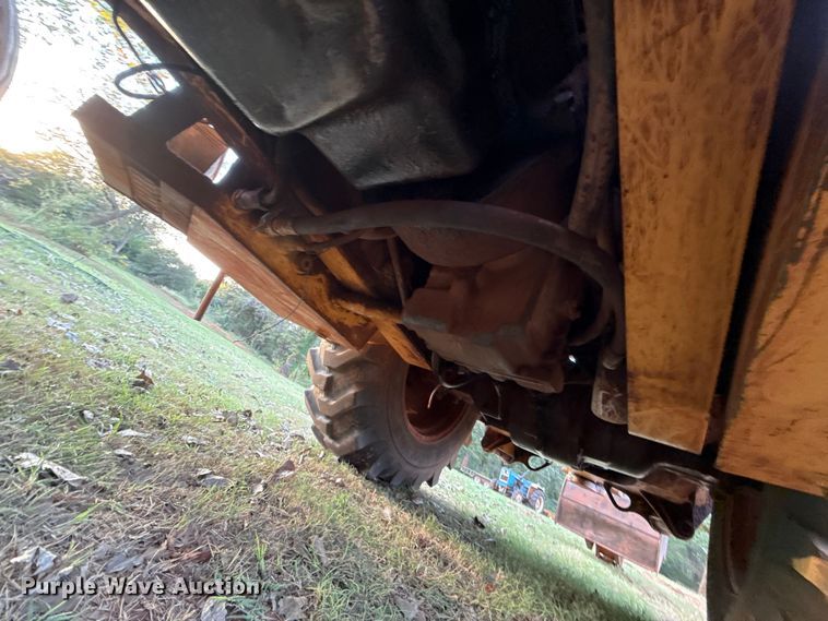 image for item GH9398 1998 New Holland 555E backhoe