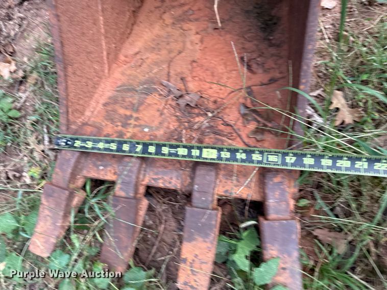 image for item GH9398 1998 New Holland 555E backhoe