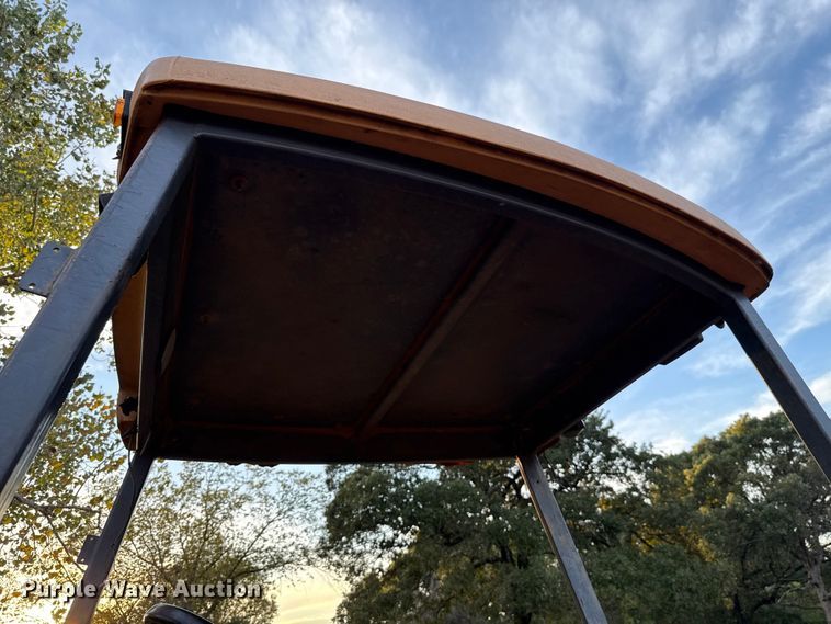 image for item GH9398 1998 New Holland 555E backhoe