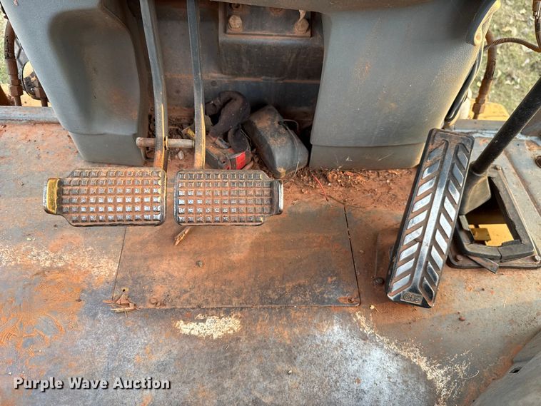 image for item GH9398 1998 New Holland 555E backhoe