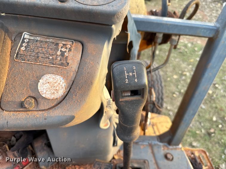 image for item GH9398 1998 New Holland 555E backhoe