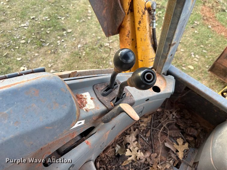 image for item GH9398 1998 New Holland 555E backhoe