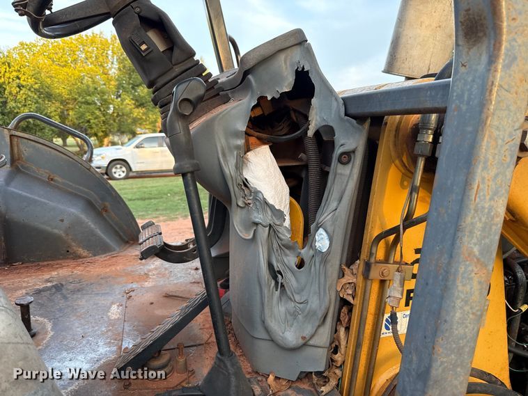 image for item GH9398 1998 New Holland 555E backhoe