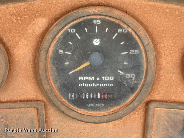 image for item GH9398 1998 New Holland 555E backhoe