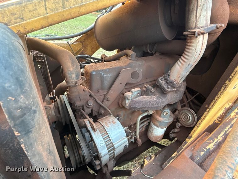 image for item GH9398 1998 New Holland 555E backhoe